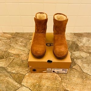 Ugg Kristin Boot (8.5; Chestnut)